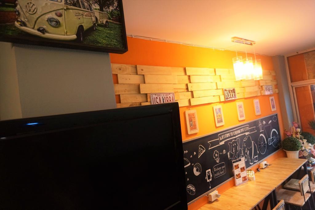 Cm City Hostel Чиангмай Екстериор снимка