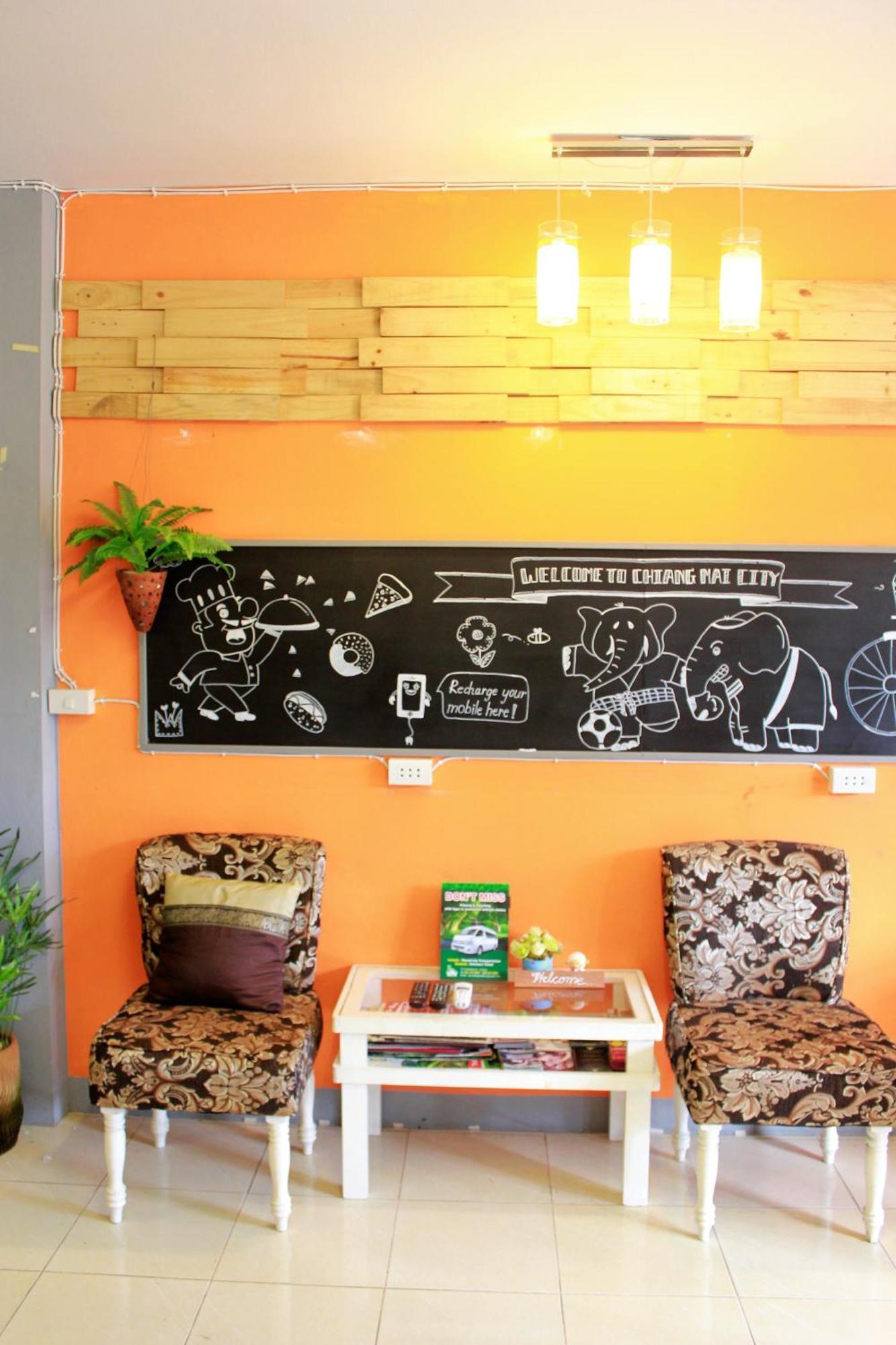 Cm City Hostel Чиангмай Екстериор снимка