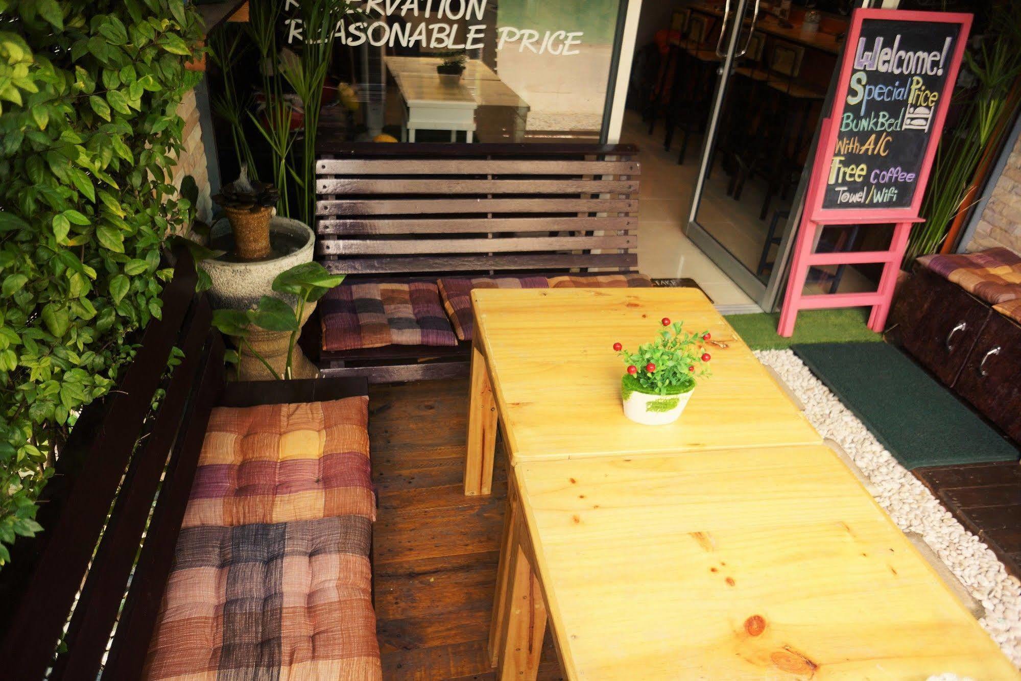 Cm City Hostel Чиангмай Екстериор снимка
