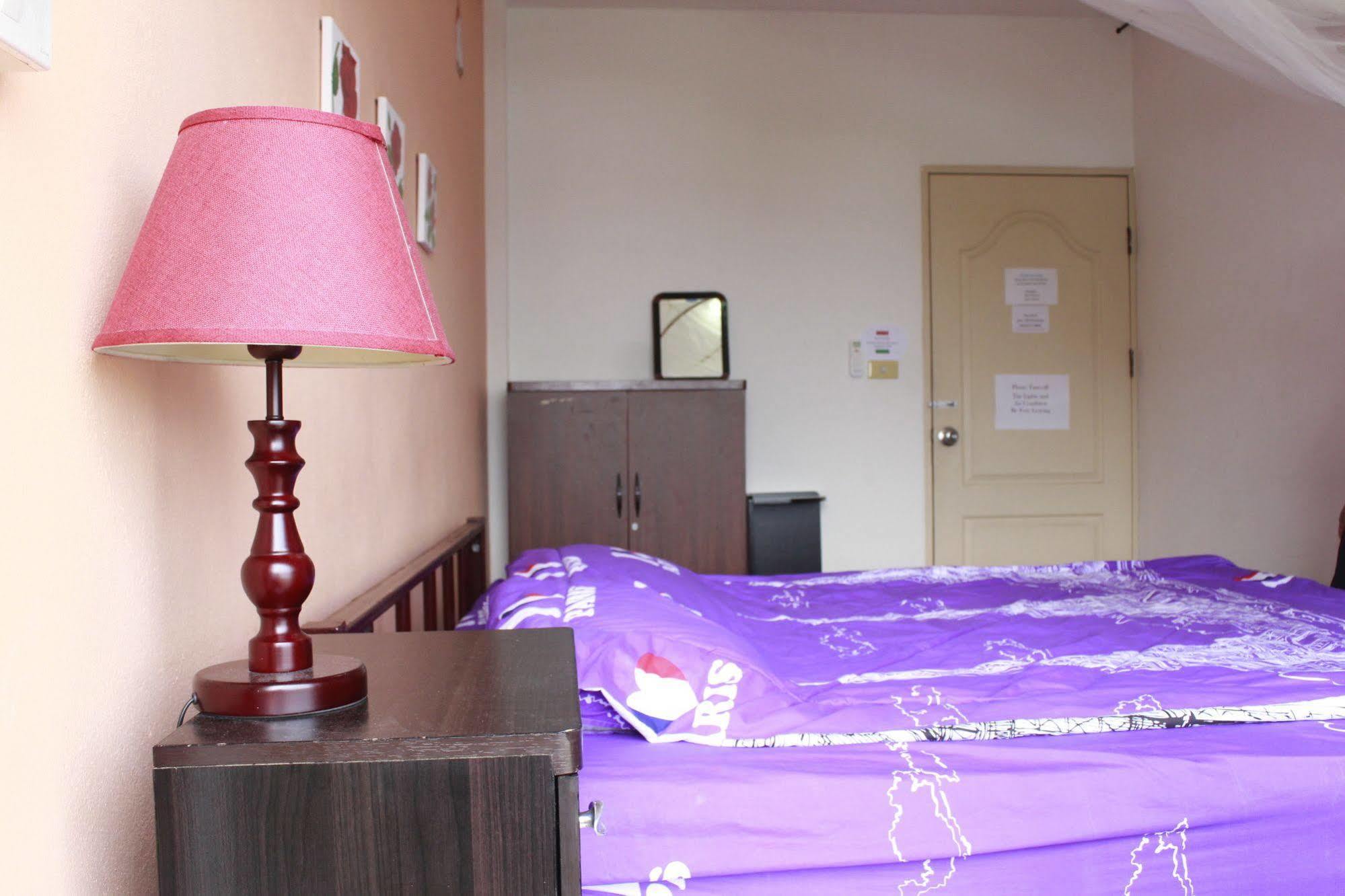 Cm City Hostel Чиангмай Екстериор снимка