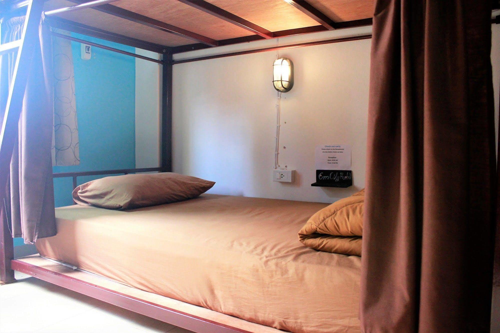 Cm City Hostel Чиангмай Екстериор снимка