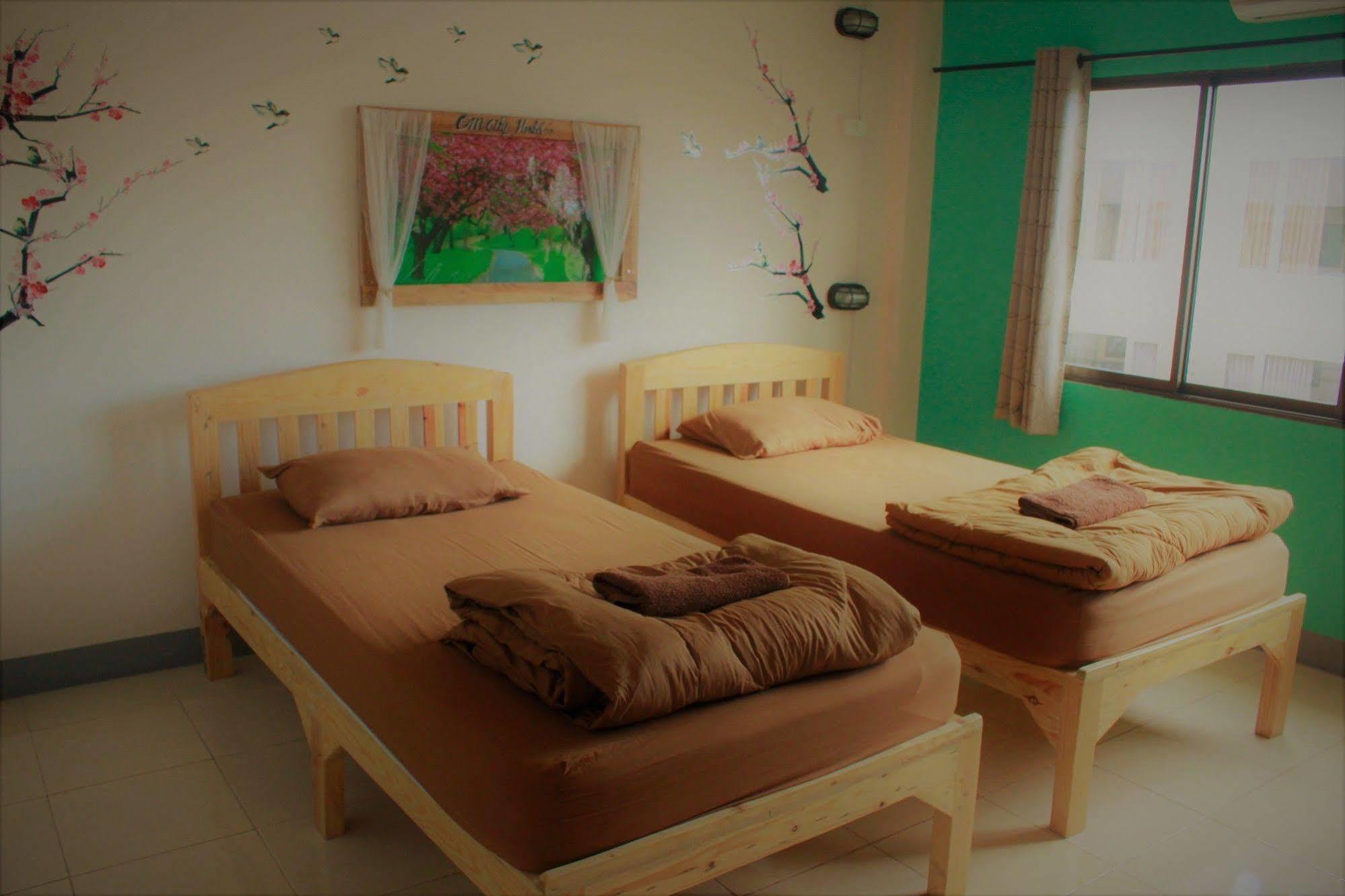 Cm City Hostel Чиангмай Екстериор снимка