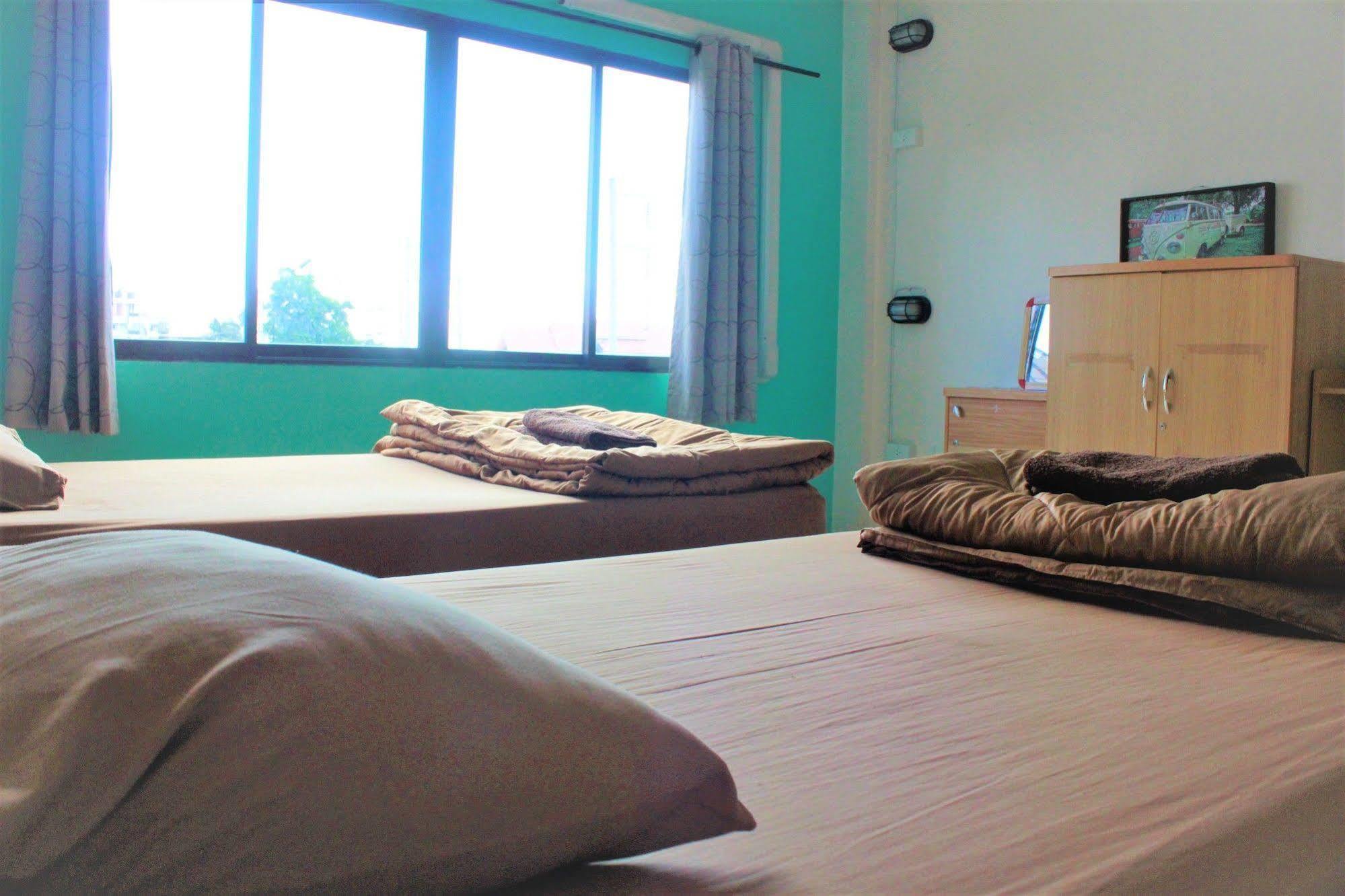 Cm City Hostel Чиангмай Екстериор снимка