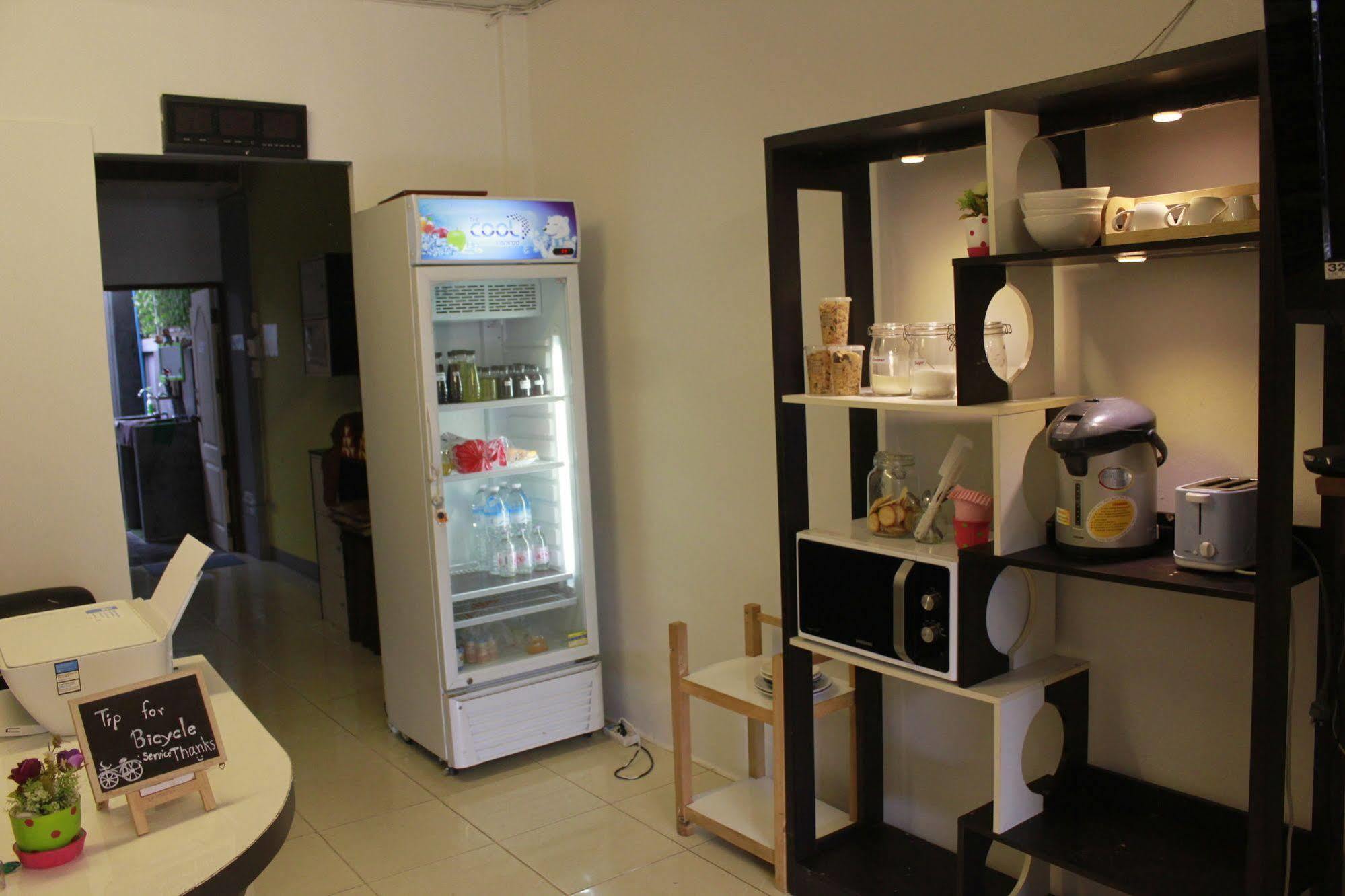 Cm City Hostel Чиангмай Екстериор снимка